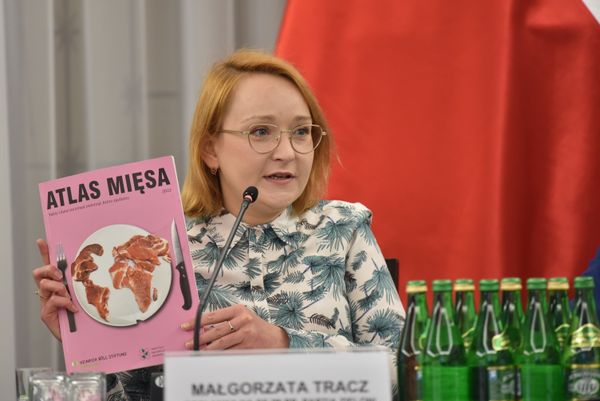 Debata w Senacie: Z fermy czy pastwiska? Produkcja zwierzęca, konsumpcja i klimat